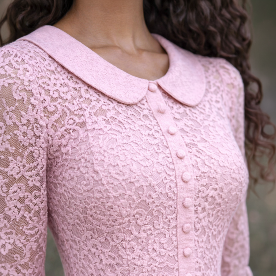 Vestido Midi Estruturado Renda Suíça